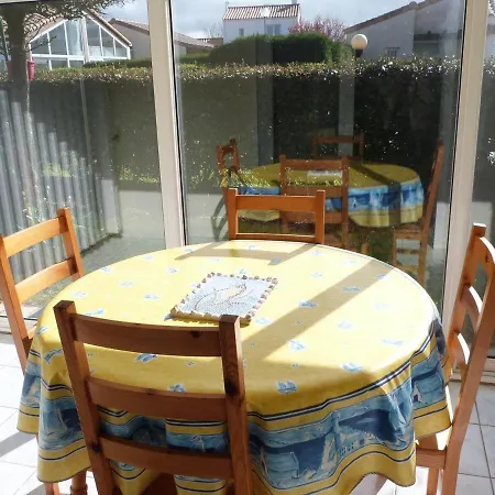 Charmante Maisonnette Avec Jardinet à 650m De La Plage, Au Cœur D'une Copropriété Calme - Fr-1-194-269