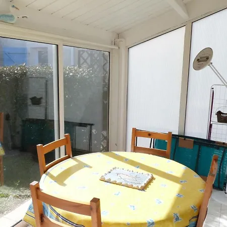 Charmante Maisonnette Avec Jardinet à 650m De La Plage, Au Cœur D'une Copropriété Calme - Fr-1-194-269
